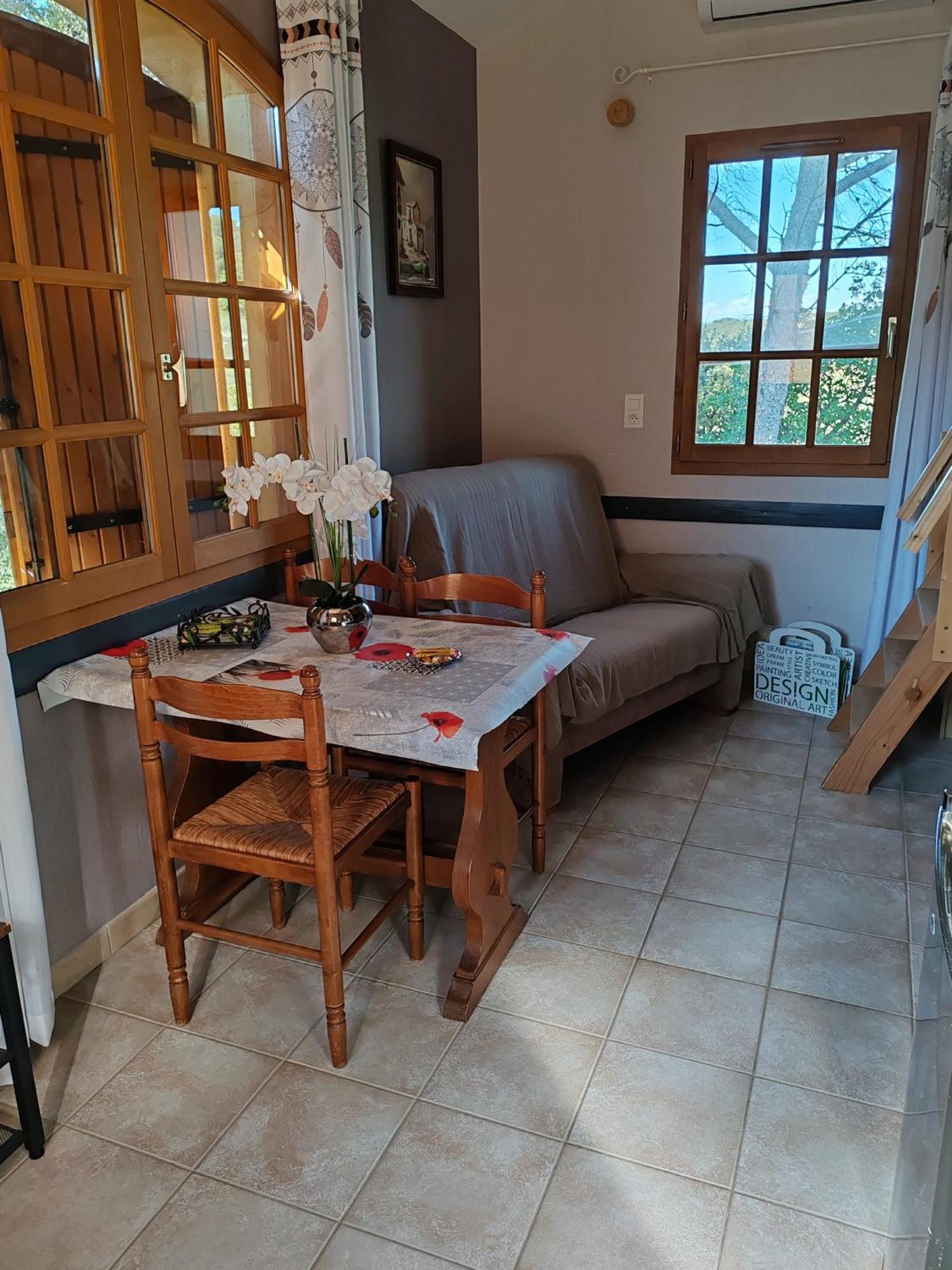 Uchaux Studio Meuble Independant Chez L'Habitant מראה חיצוני תמונה